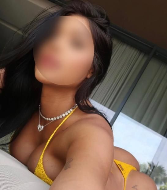 Morena boazuda portuguesa 28